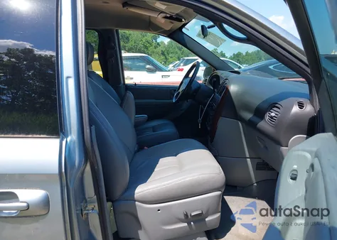 2004 Chrysler Town & Country Touring z USA, uszkodzony, nr VIN 2C4GP54L24R604950